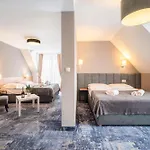 Üdülőközpont Alcest Z Widokiem Na Morze, Basenem, 3*