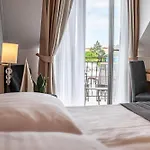 Alcest Z Widokiem Na Morze, Basenem, Üdülőközpont