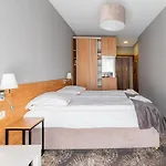 Alcest Z Widokiem Na Morze, Basenem, Üdülőközpont 3*