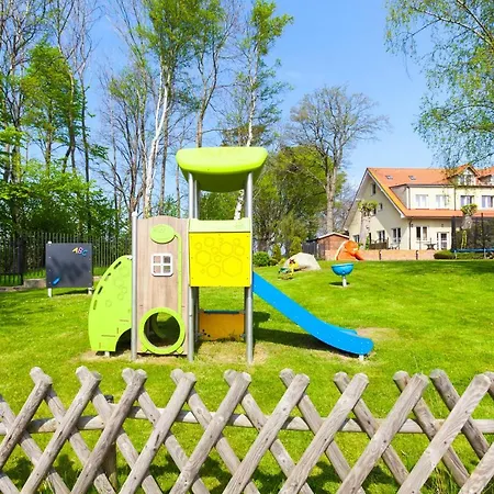 Üdülőközpont Alcest Z Widokiem Na Morze, Basenem, 3*