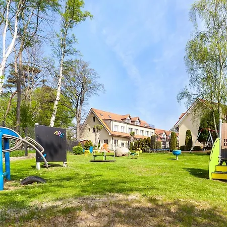 Alcest Z Widokiem Na Morze, Basenem, Resort