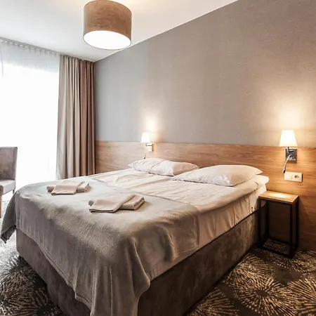 Alcest Z Widokiem Na Morze, Basenem, 3* Rewal