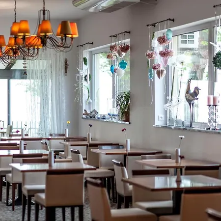 Alcest Z Widokiem Na Morze, Basenem, 3* レバル