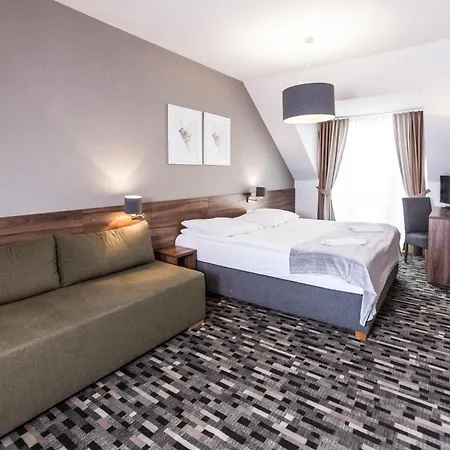 Alcest Z Widokiem Na Morze, Basenem, リゾート