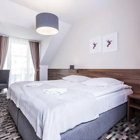 Alcest Z Widokiem Na Morze, Basenem, 3* Rewal