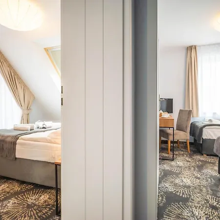 Alcest Z Widokiem Na Morze, Basenem, Resort