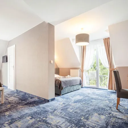Alcest Z Widokiem Na Morze, Basenem, Üdülőközpont 3*