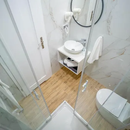 Alcest Z Widokiem Na Morze, Basenem, 3* Rewal