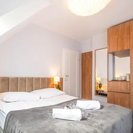 Alcest Z Widokiem Na Morze, Basenem,