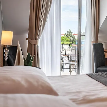 Alcest Z Widokiem Na Morze, Basenem, Resort