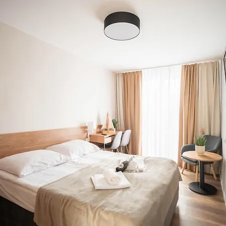 Alcest Z Widokiem Na Morze, Basenem, Üdülőközpont 3*