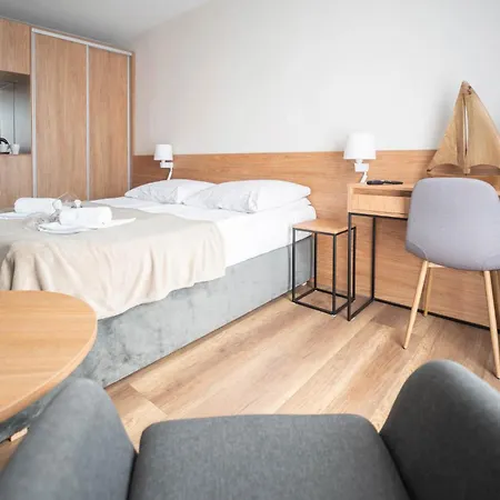 リゾート Alcest Z Widokiem Na Morze, Basenem, 3*