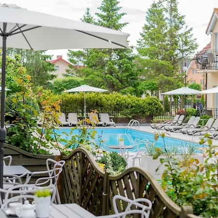 Alcest Z Widokiem Na Morze, Basenem, Resort