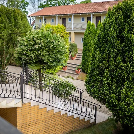 Alcest Z Widokiem Na Morze, Basenem, 3* Rewal