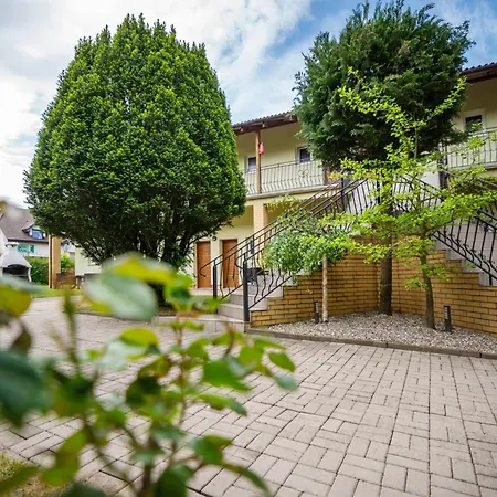 Alcest Z Widokiem Na Morze, Basenem, Resort