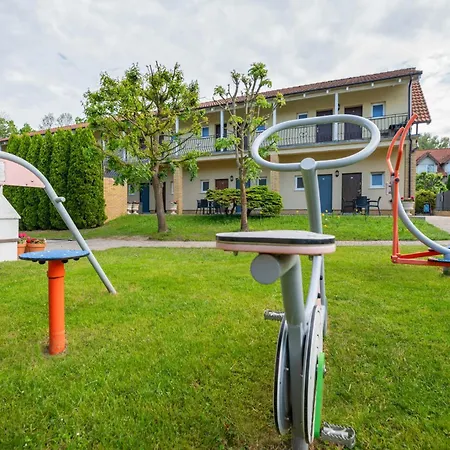 Alcest Z Widokiem Na Morze, Basenem, リゾート 3*