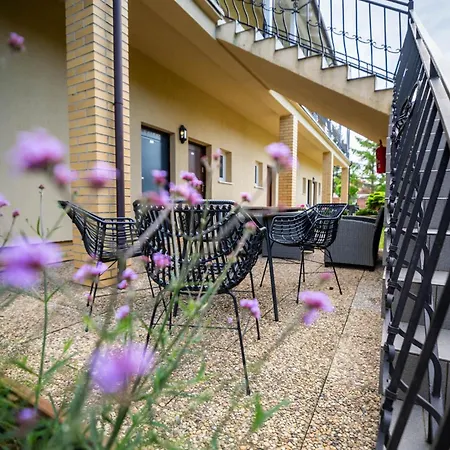 Alcest Z Widokiem Na Morze, Basenem, リゾート レバル