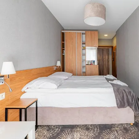 Alcest Z Widokiem Na Morze, Basenem, Üdülőközpont 3*
