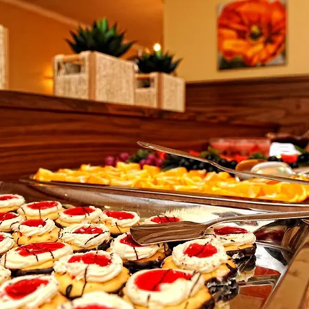 Alcest Z Widokiem Na Morze, Basenem, リゾート レバル