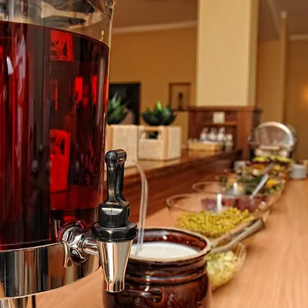 Alcest Z Widokiem Na Morze, Basenem, リゾート 3*