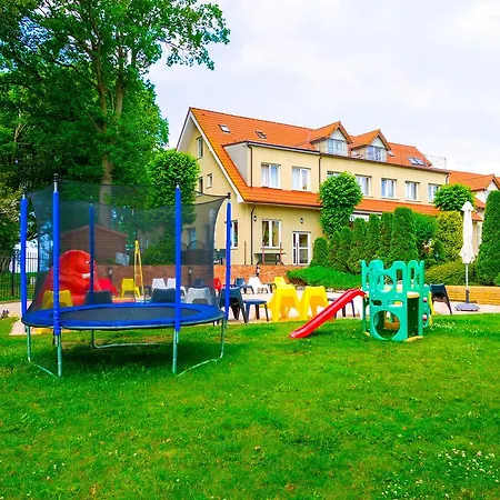 Alcest Z Widokiem Na Morze, Basenem, Üdülőközpont