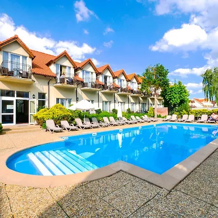 Alcest Z Widokiem Na Morze, Basenem,