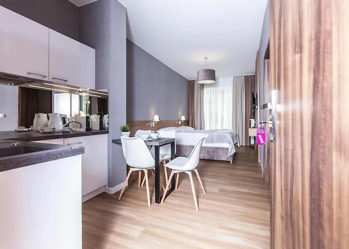 Alcest Z Widokiem Na Morze, Basenem, 3*