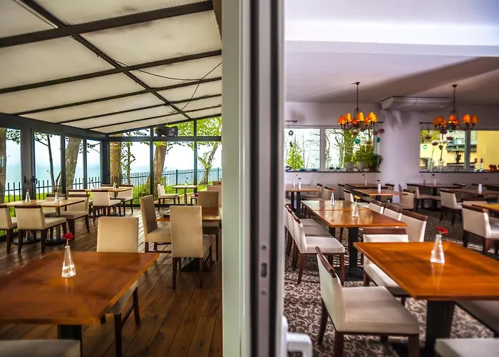 Resort Alcest Z Widokiem Na Morze, Basenem,