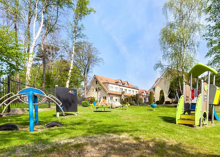 Alcest Z Widokiem Na Morze, Basenem, Resort