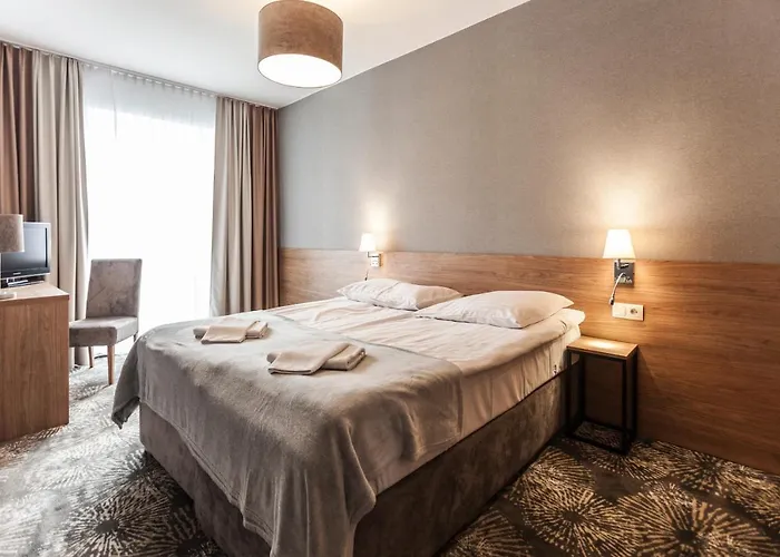 Alcest Z Widokiem Na Morze, Basenem, 3* Rewal