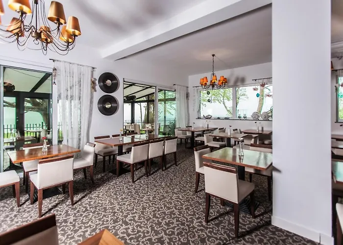 Alcest Z Widokiem Na Morze, Basenem, Resort Rewal