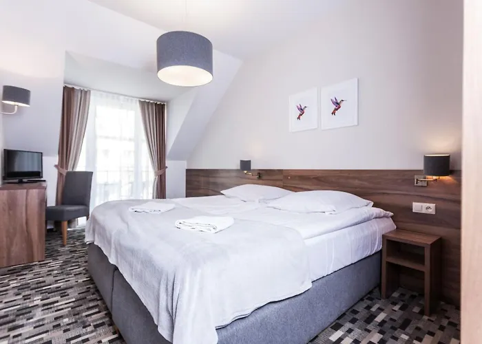 Alcest Z Widokiem Na Morze, Basenem, 3* Rewal