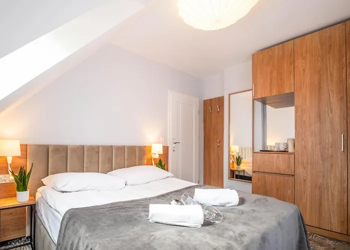 Alcest Z Widokiem Na Morze, Basenem,