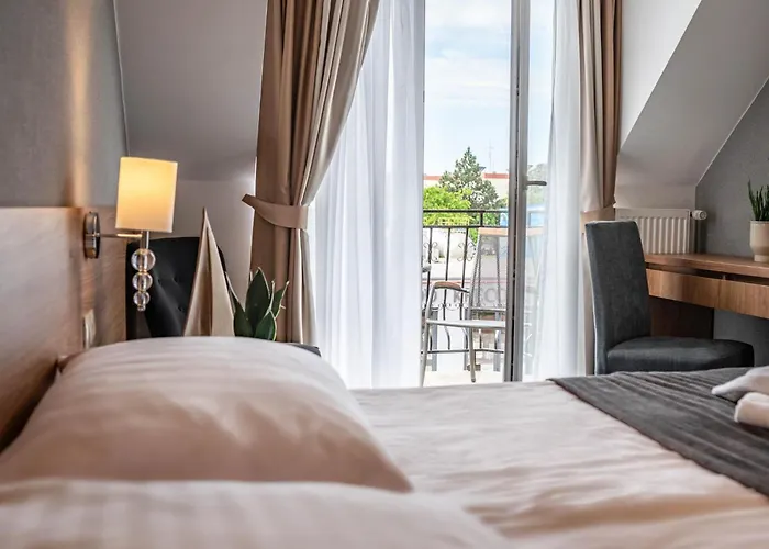 Alcest Z Widokiem Na Morze, Basenem, Resort