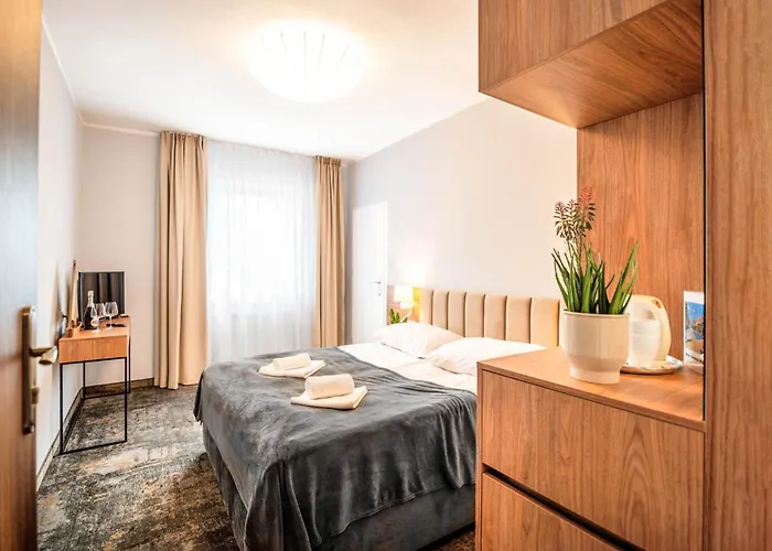 Alcest Z Widokiem Na Morze, Basenem, 3* Rewal