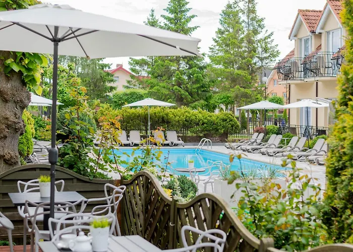 Alcest Z Widokiem Na Morze, Basenem, Resort