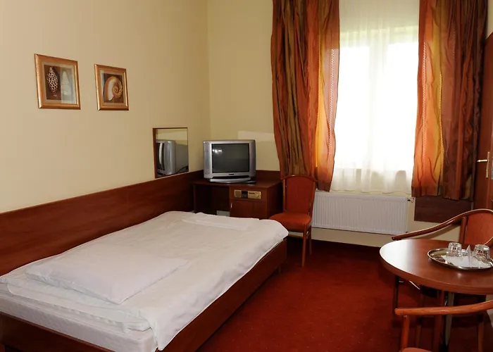 Resort Alcest Z Widokiem Na Morze, Basenem,