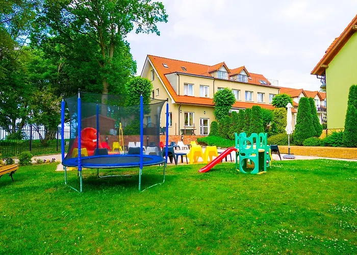 Alcest Z Widokiem Na Morze, Basenem, Resort